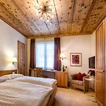 Praetschli Готель Ароза