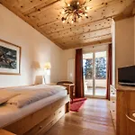 Готель Praetschli 4*